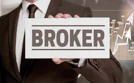 what is the role of a stock broker